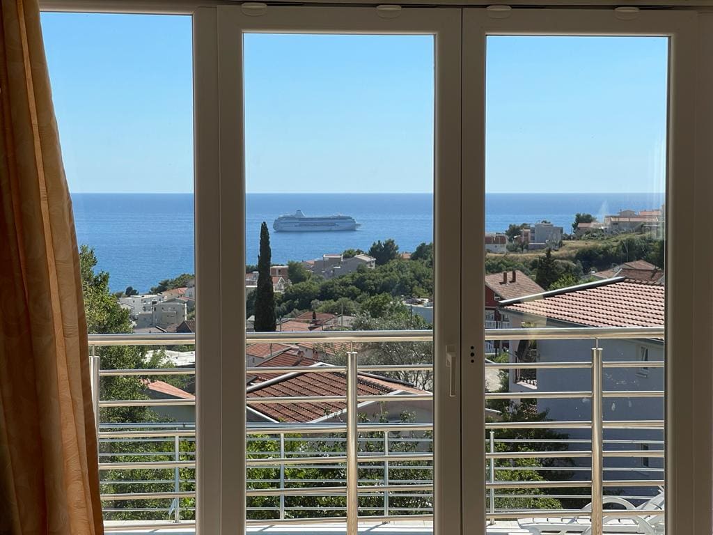 Sonnige Villa in Bar zu verkaufen — Montenegro