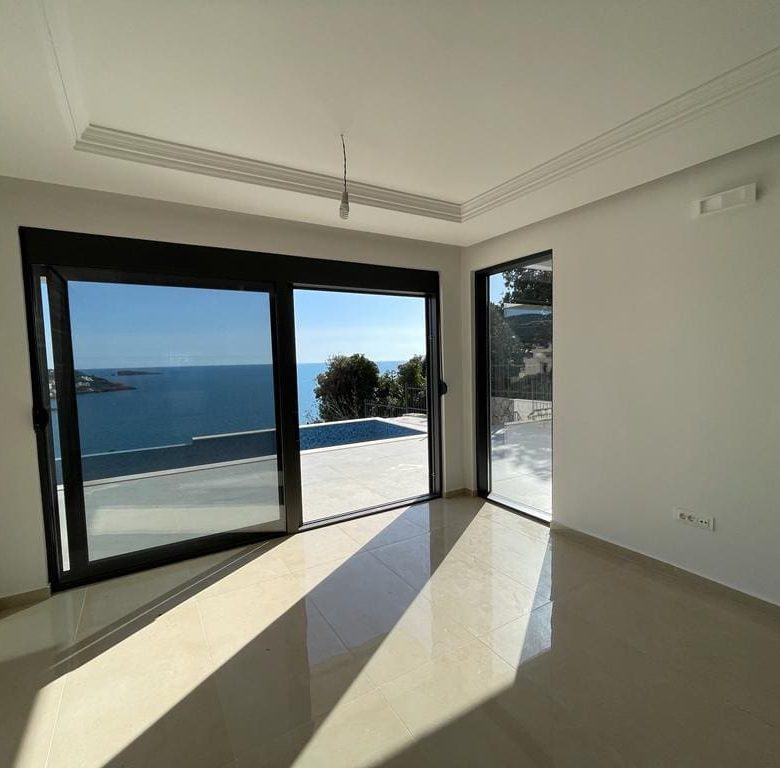 Villa with sea view in Utjeha — Montenegro