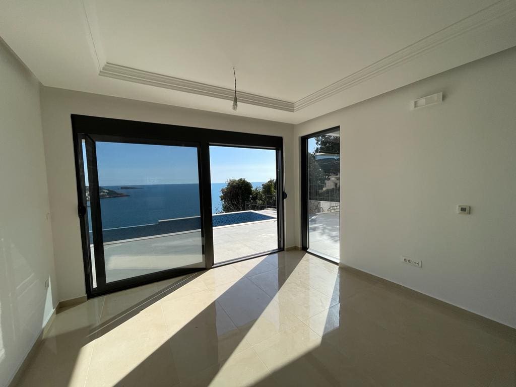 Villa with sea view in Utjeha — Montenegro