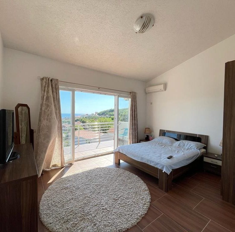 Sonnige Villa in Bar zu verkaufen — Montenegro