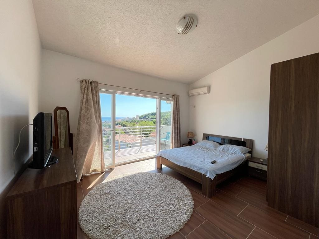 Sonnige Villa in Bar zu verkaufen — Montenegro