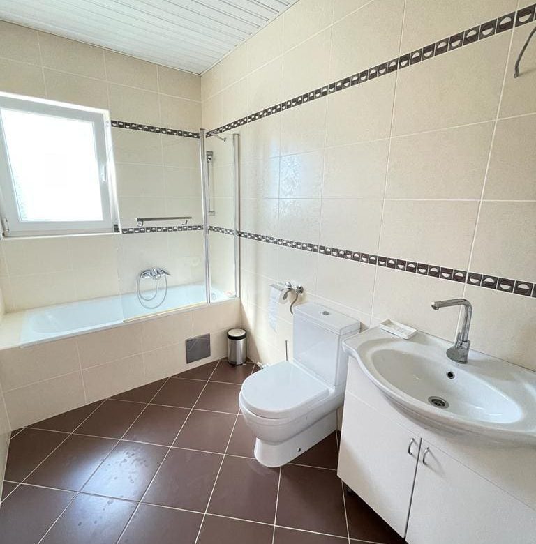 Sonnige Villa in Bar zu verkaufen — Montenegro