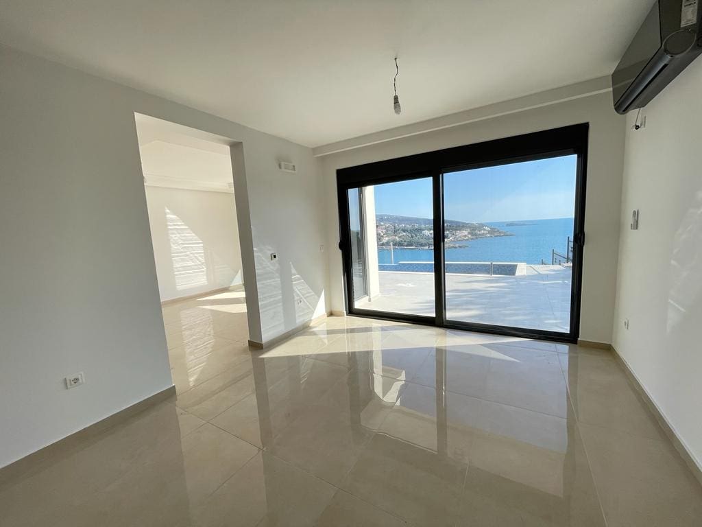 Villa with sea view in Utjeha — Montenegro