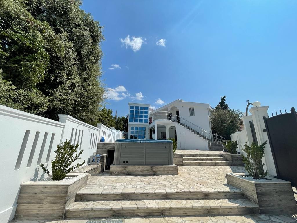 Villa for sale in Dobra Voda — Montenegro