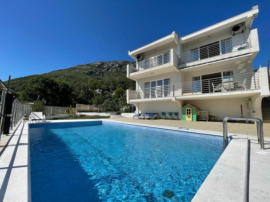 Sonnige Villa in Bar zu verkaufen — Montenegro