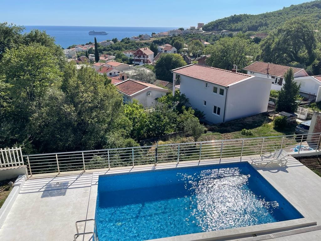 Sonnige Villa in Bar zu verkaufen — Montenegro