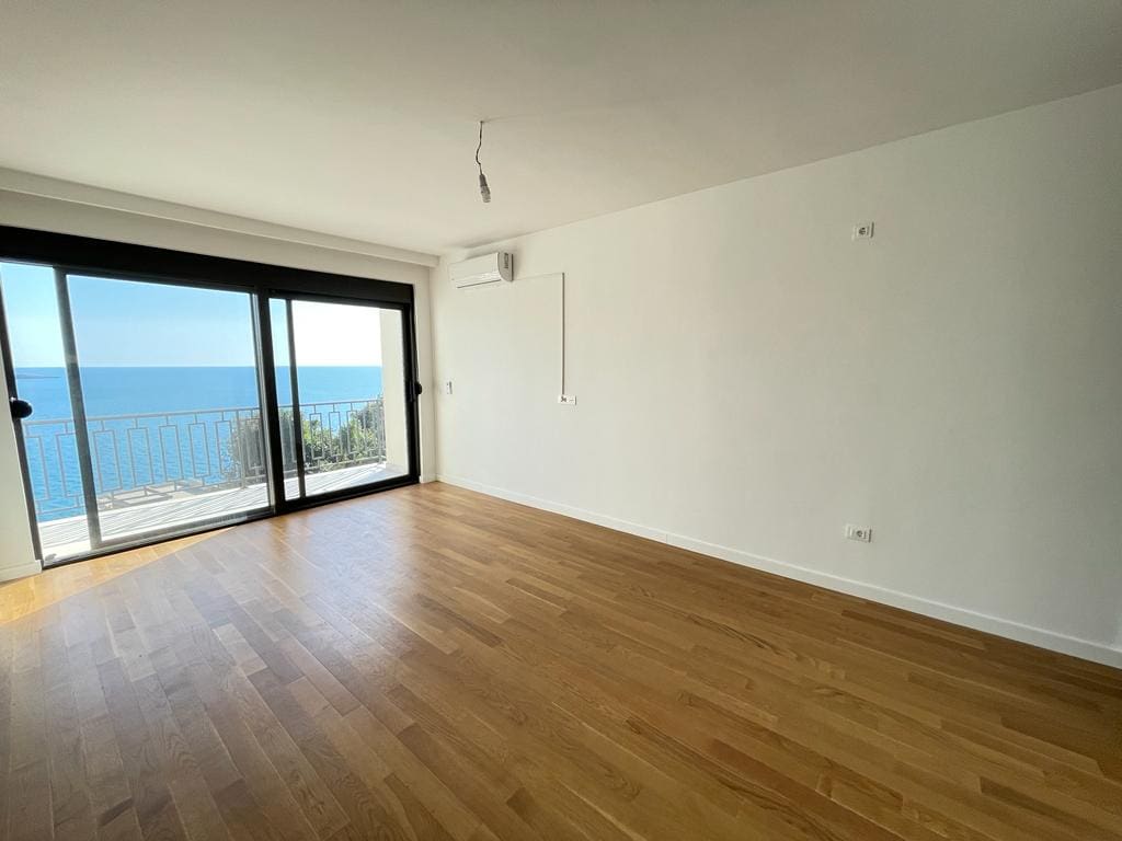 Villa with sea view in Utjeha — Montenegro