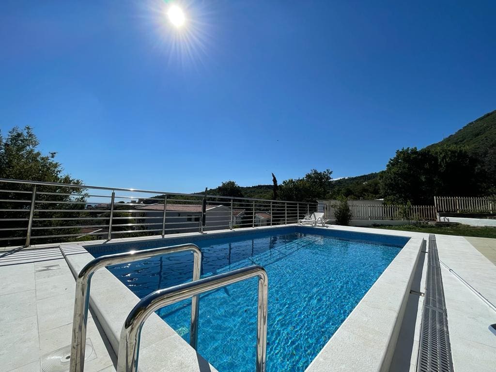 Sonnige Villa in Bar zu verkaufen — Montenegro