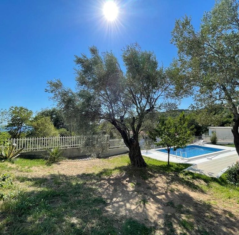 Sonnige Villa in Bar zu verkaufen — Montenegro