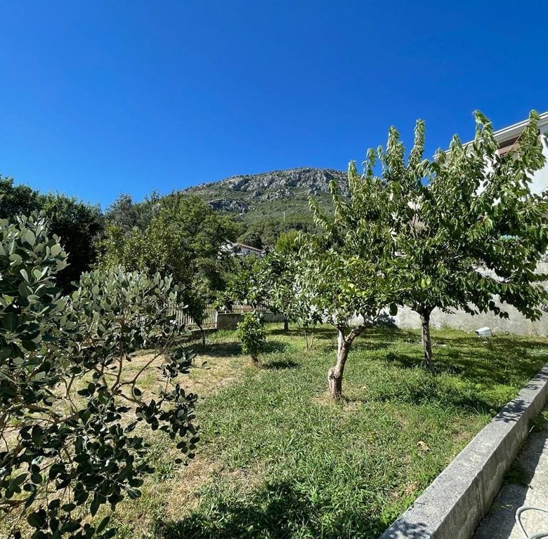 Sonnige Villa in Bar zu verkaufen — Montenegro