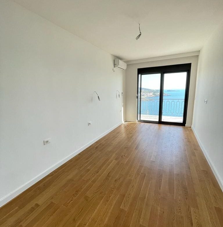 Villa with sea view in Utjeha — Montenegro