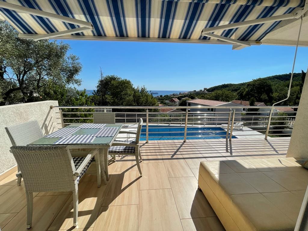 Sonnige Villa in Bar zu verkaufen — Montenegro