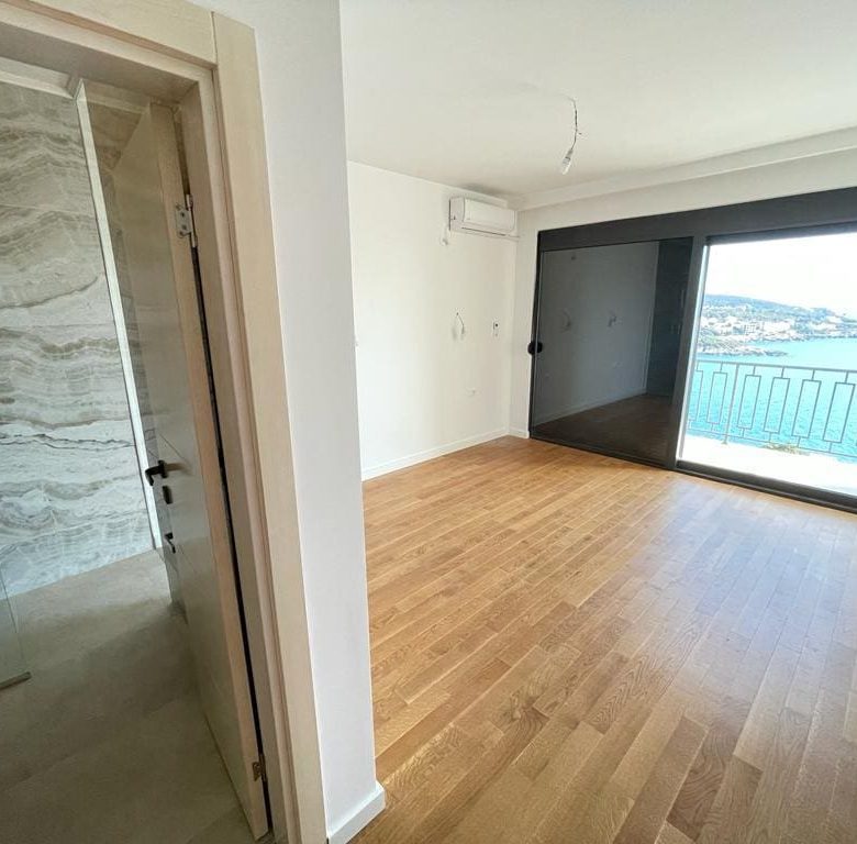 Villa with sea view in Utjeha — Montenegro
