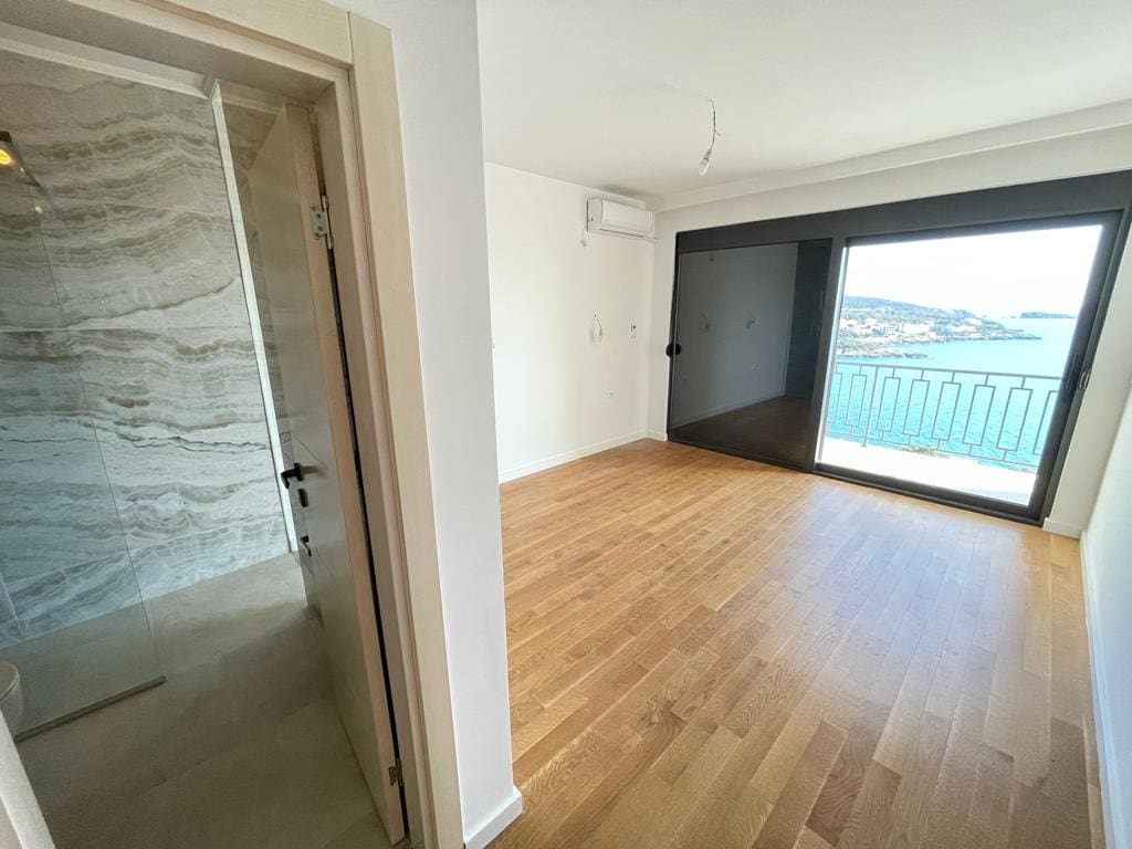 Villa with sea view in Utjeha — Montenegro