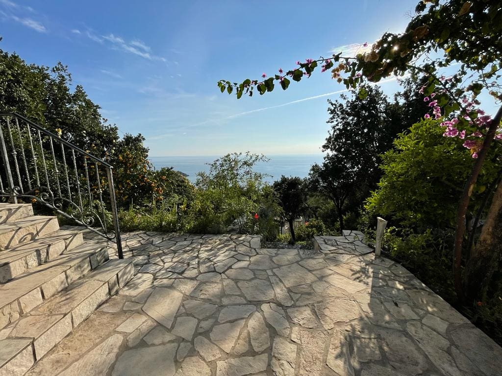 Villa for sale in Zagradje Sutomore — Montenegro