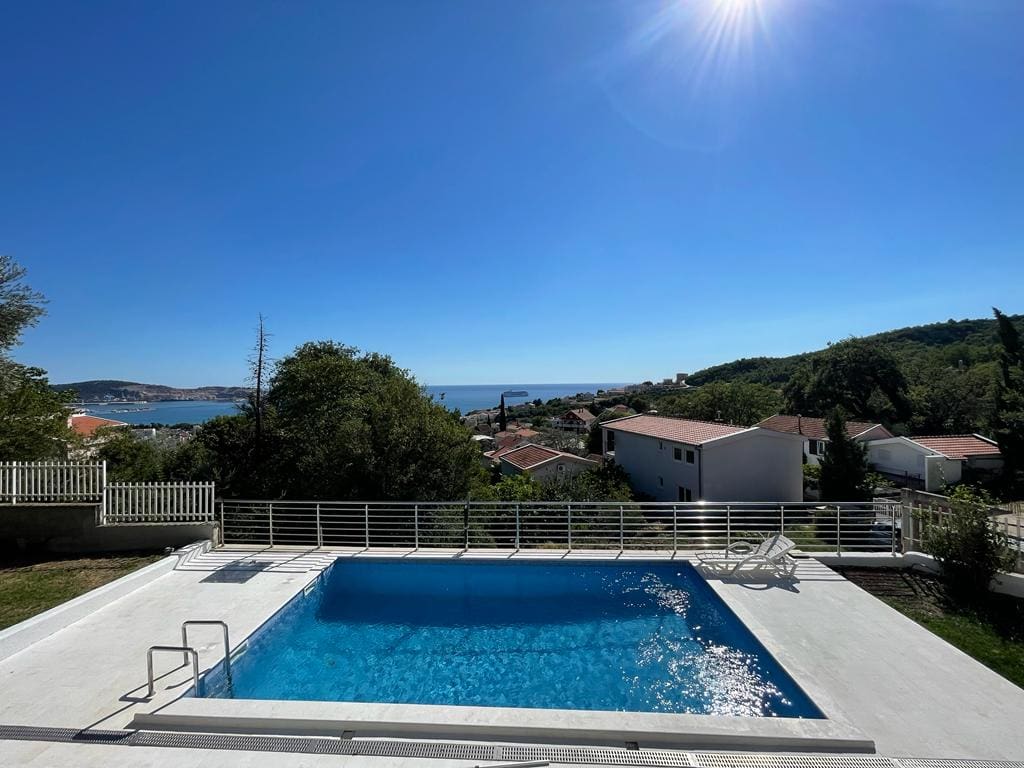 Sonnige Villa in Bar zu verkaufen — Montenegro