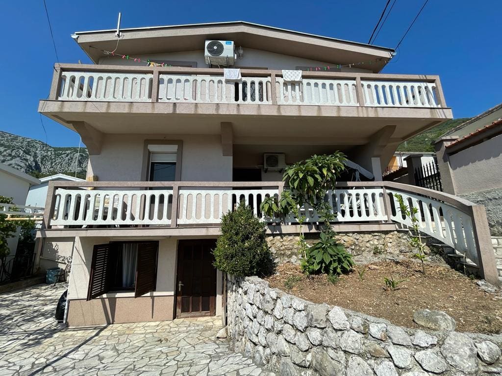 Sea view house in Sutomore — Montenegro