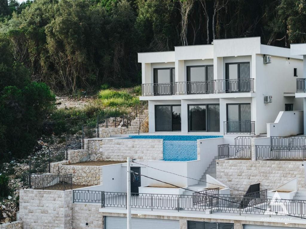 Villa with sea view in Utjeha — Montenegro
