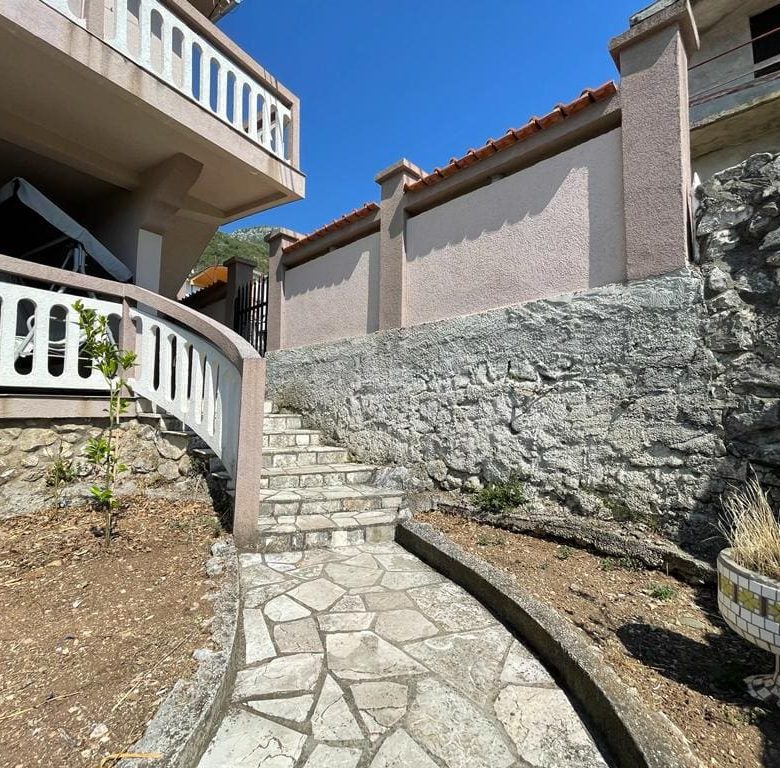 Sea view house in Sutomore — Montenegro