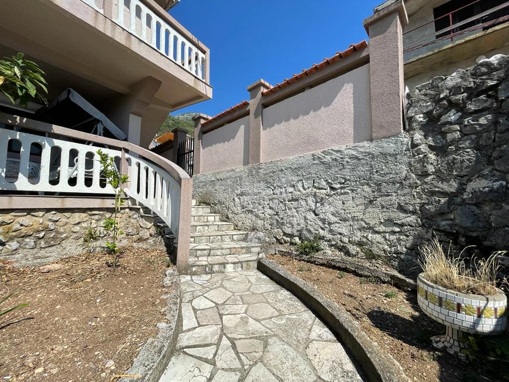 Sea view house in Sutomore — Montenegro