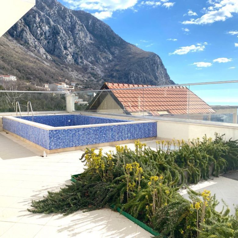 Luxusvilla in Montenegro zu verkaufen — Montenegro
