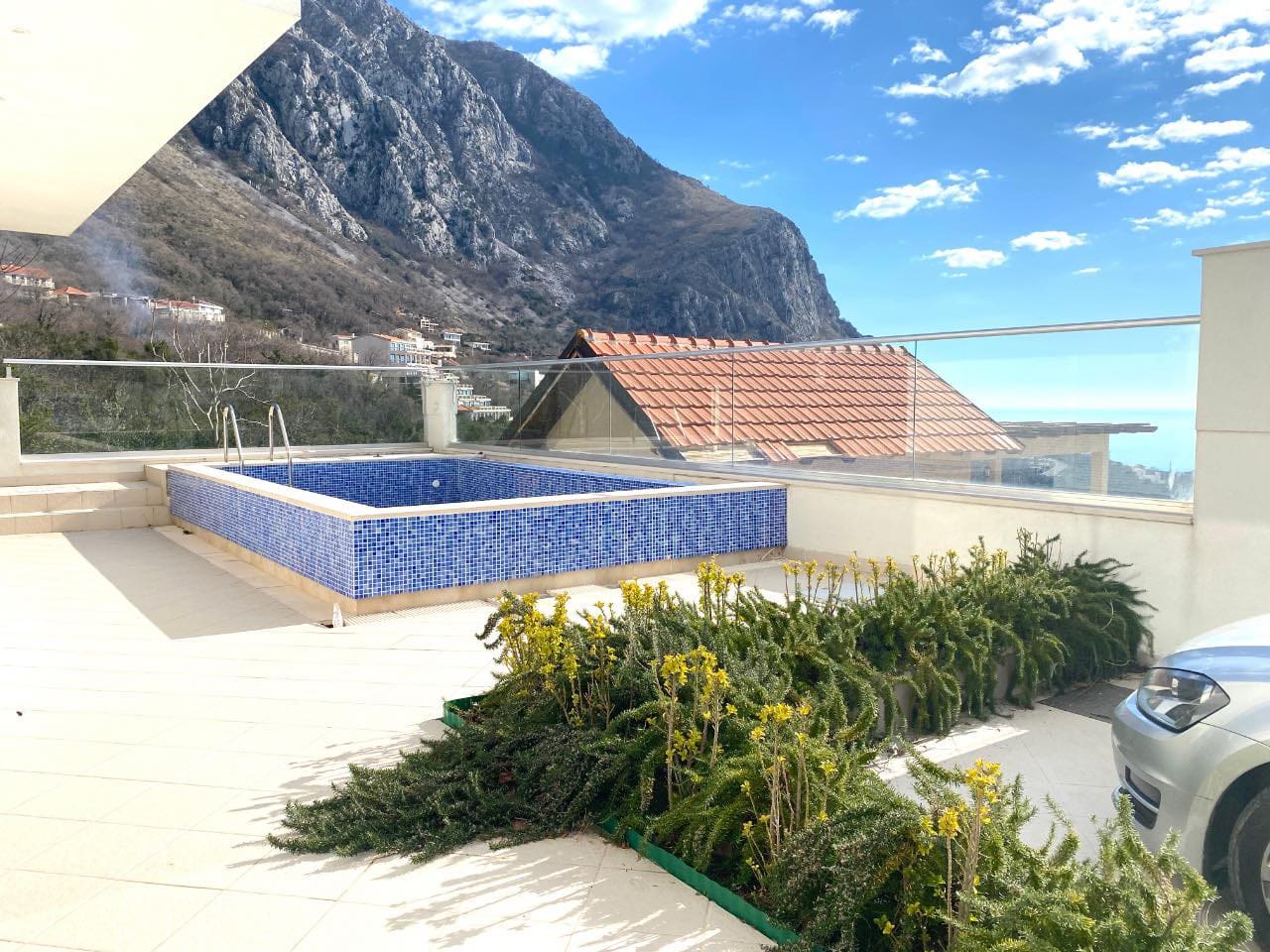 Luxusvilla in Montenegro zu verkaufen — Montenegro
