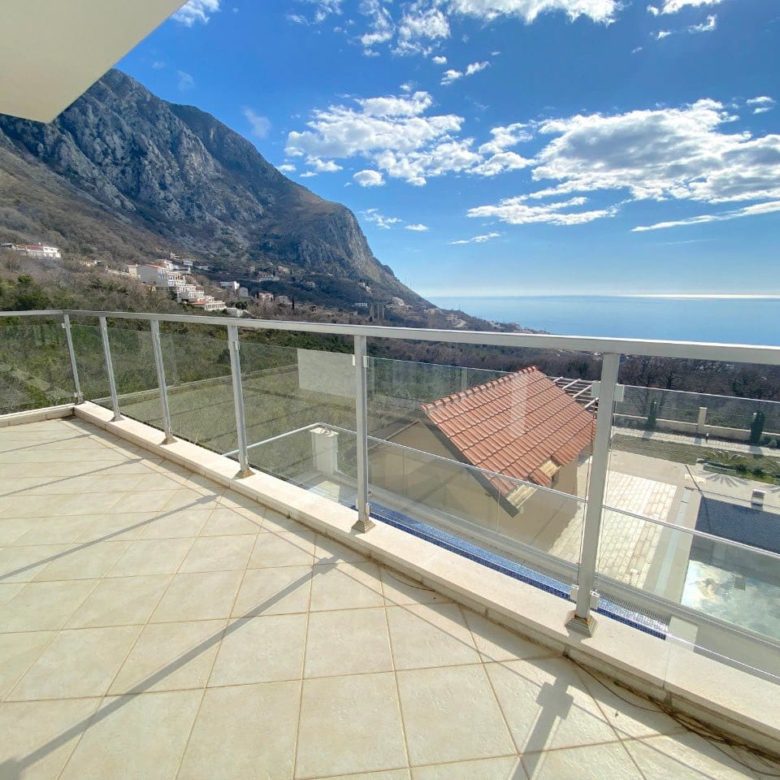Luxusvilla in Montenegro zu verkaufen — Montenegro