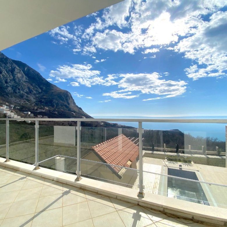 Luxusvilla in Montenegro zu verkaufen — Montenegro