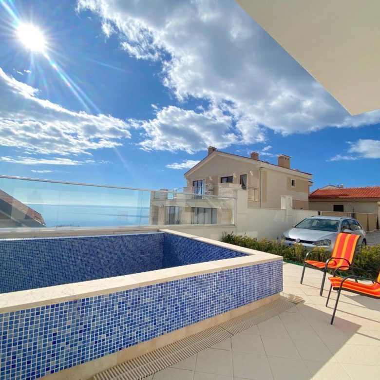 Luxusvilla in Montenegro zu verkaufen — Montenegro