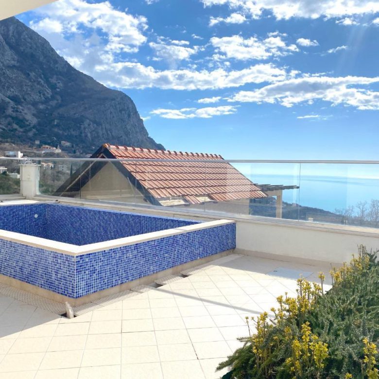 Luxusvilla in Montenegro zu verkaufen — Montenegro