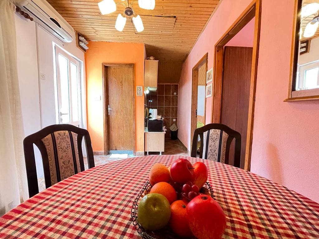Недорогий будинок на продаж у Верхньому місті Сутоморе — Чорногорія