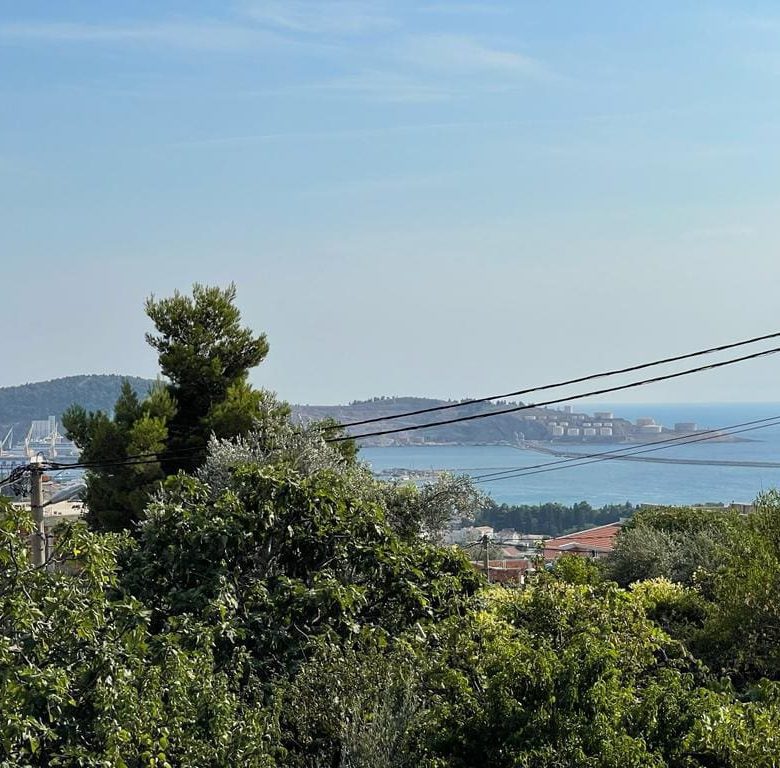 Bar'da geniş arsalı ev — Karadağ