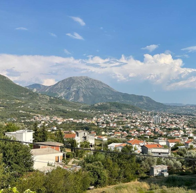 Bar'da geniş arsalı ev — Karadağ