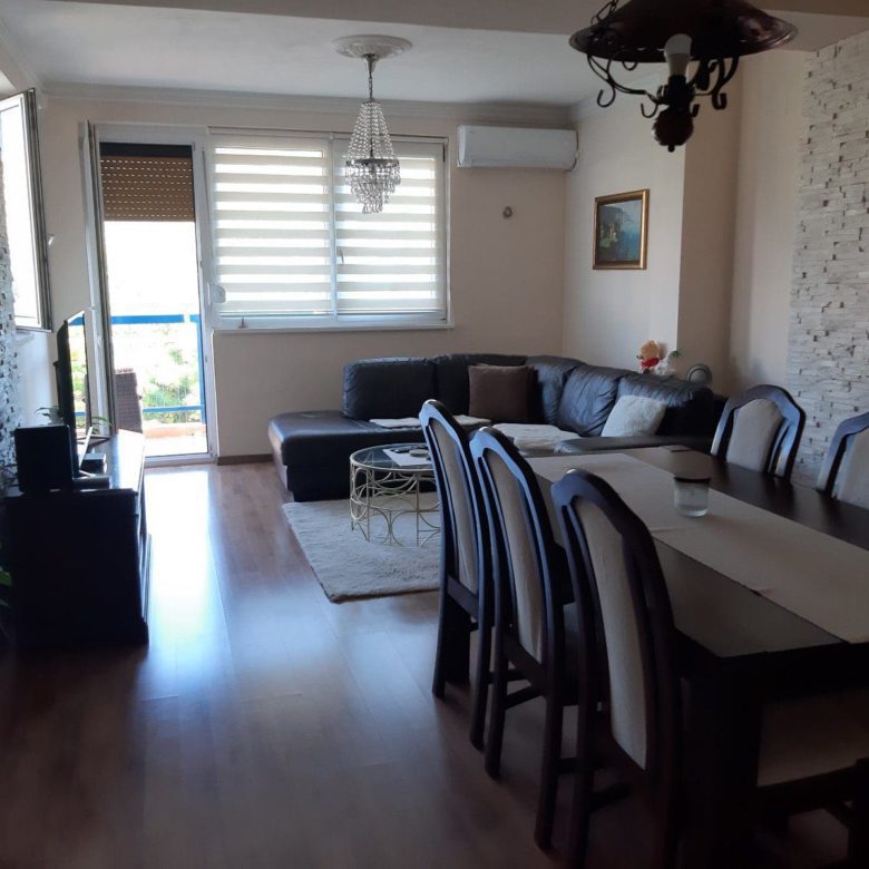Bar'da iki yatak odalı bir daire