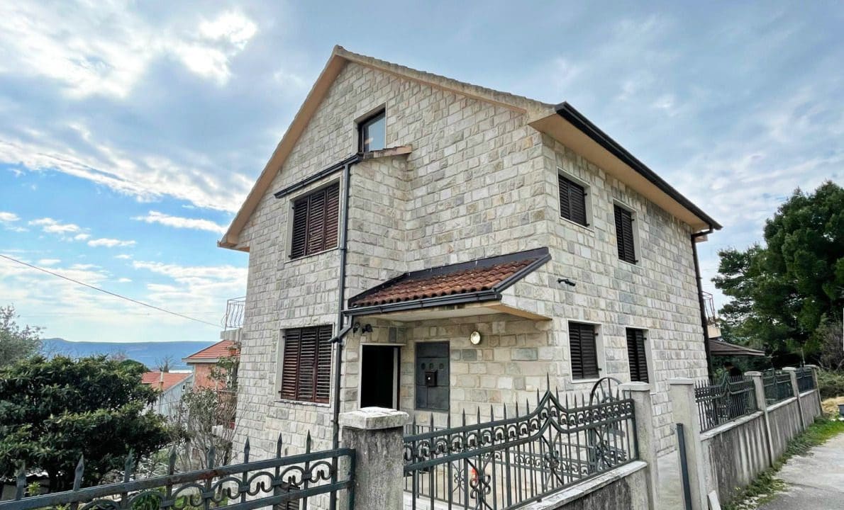 MREproperty (1) A family house for sale in Tivat