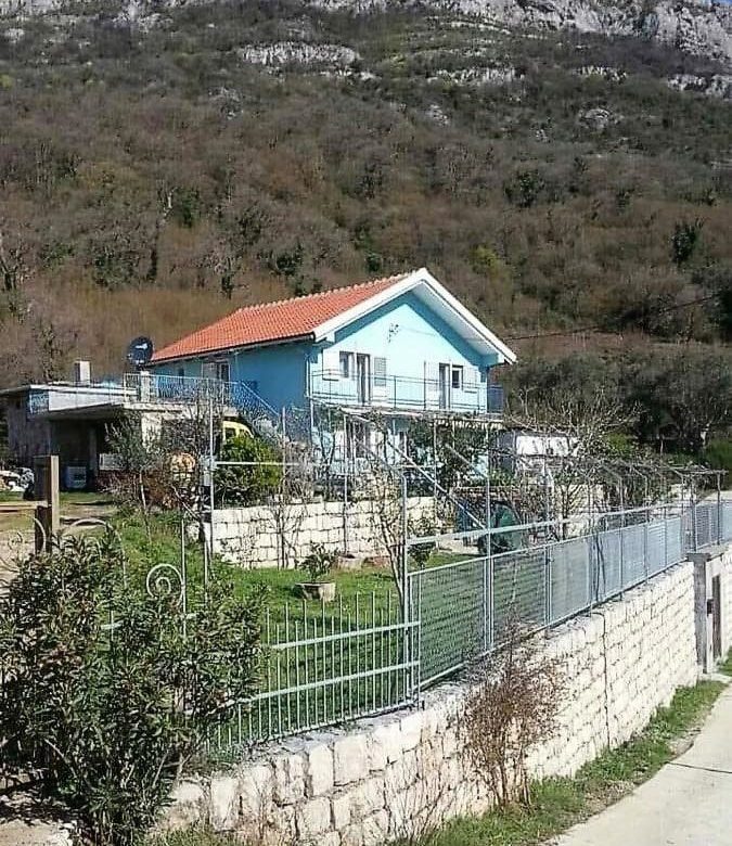 Bar'da bahçeli satılık ev
