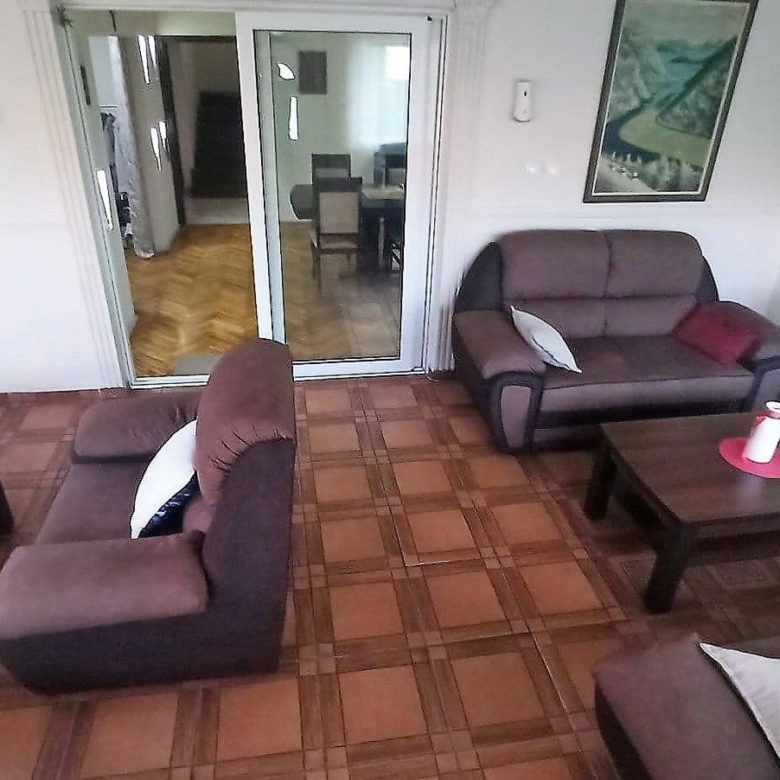 Das Haus zum Verkauf in Podgorica — Montenegro