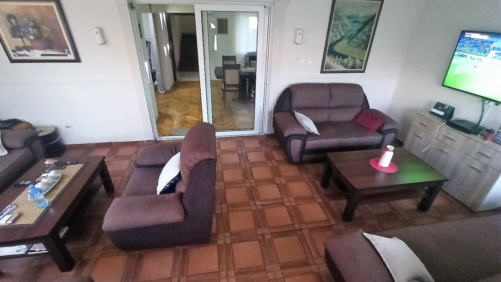 Das Haus zum Verkauf in Podgorica — Montenegro