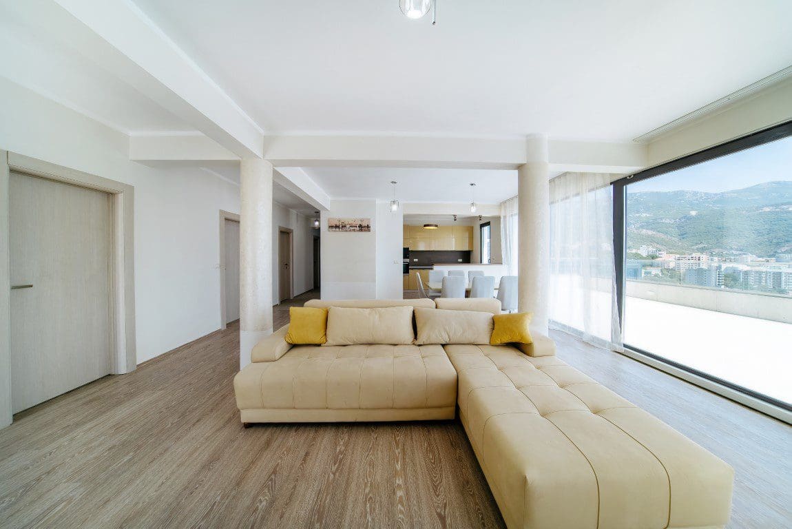 Zwei zum Verkauf stehende Apartments in Budva — Montenegro