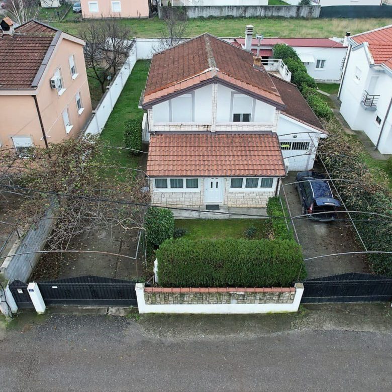 Das Haus zum Verkauf in Podgorica — Montenegro