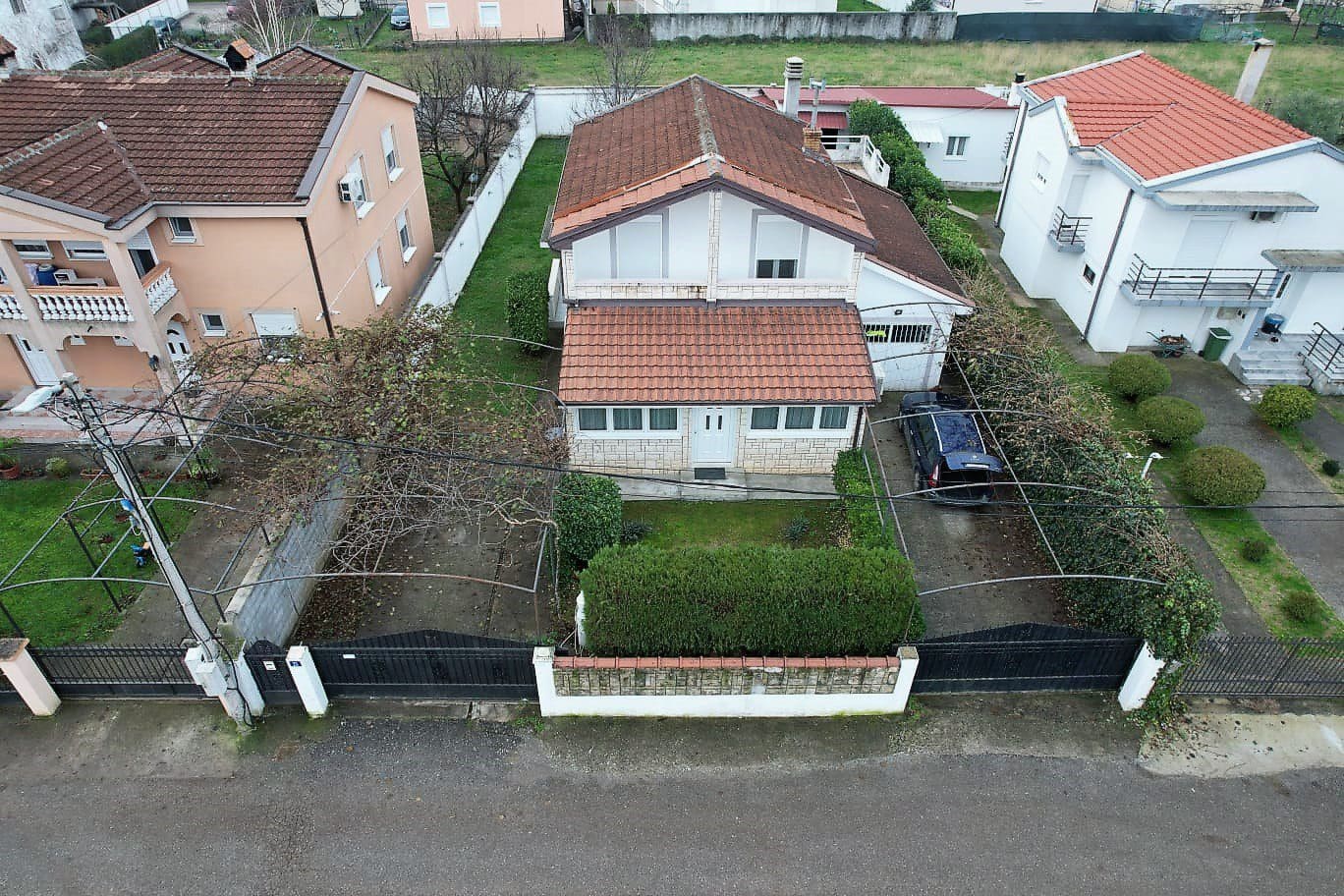 Das Haus zum Verkauf in Podgorica — Montenegro