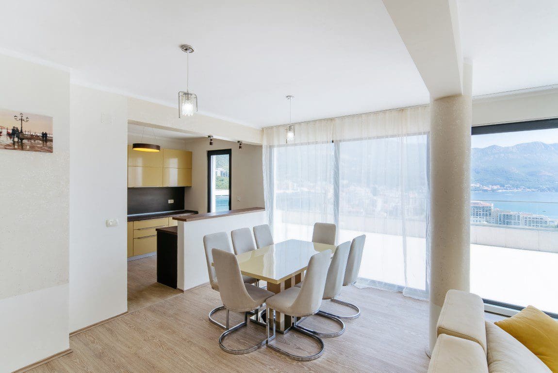Zwei zum Verkauf stehende Apartments in Budva — Montenegro