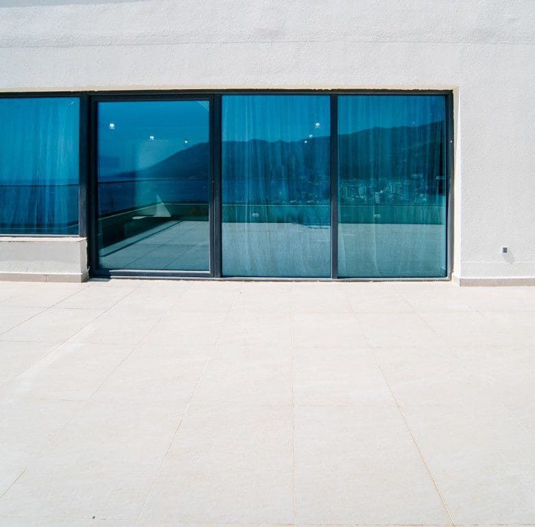 Zwei zum Verkauf stehende Apartments in Budva — Montenegro