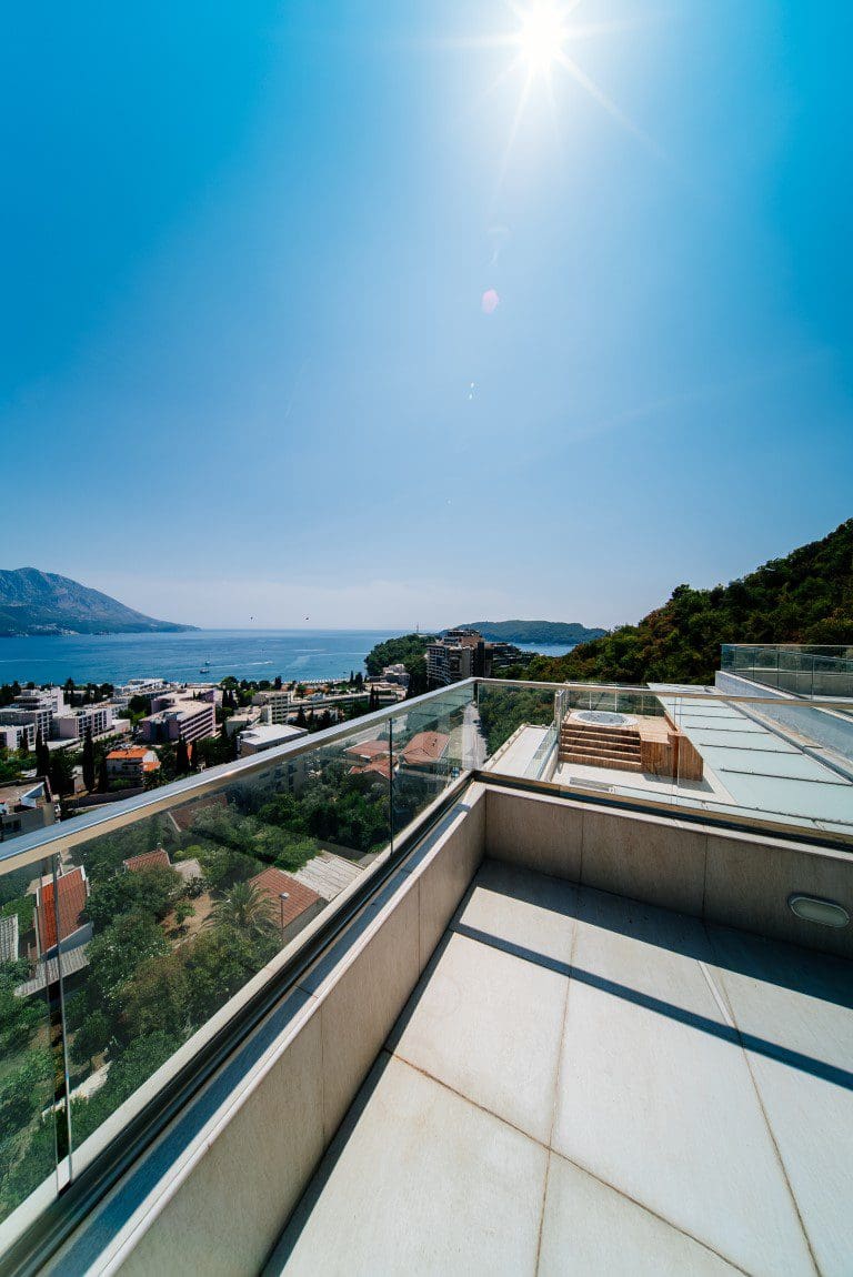 Zwei zum Verkauf stehende Apartments in Budva — Montenegro