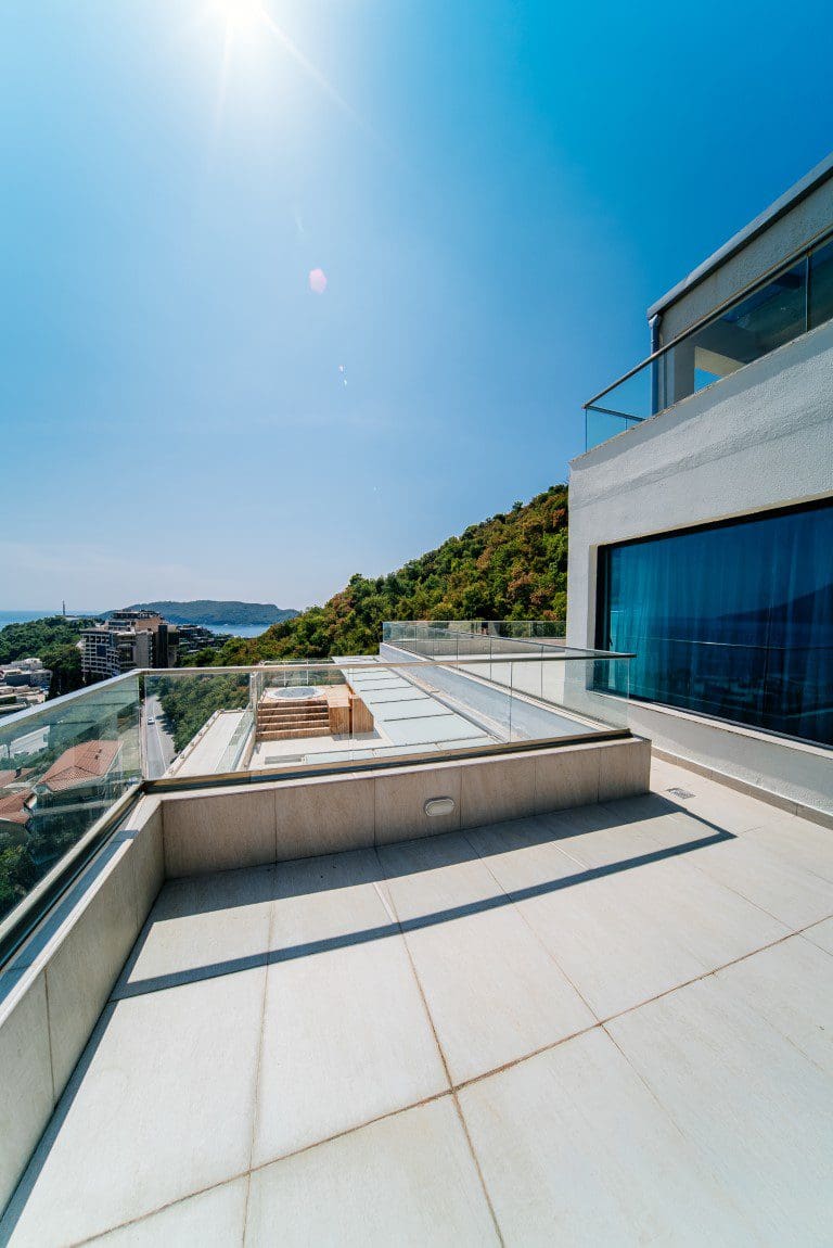 Zwei zum Verkauf stehende Apartments in Budva — Montenegro
