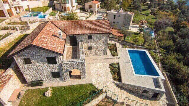 🏡 Villa for Sale in Šušanj – Luxury Stone Home with Sea View & Pool — Montenegro