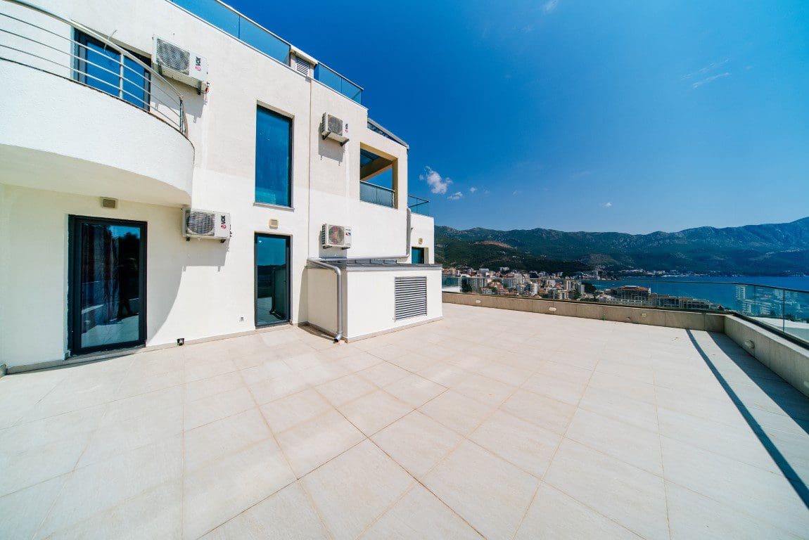 Zwei zum Verkauf stehende Apartments in Budva — Montenegro