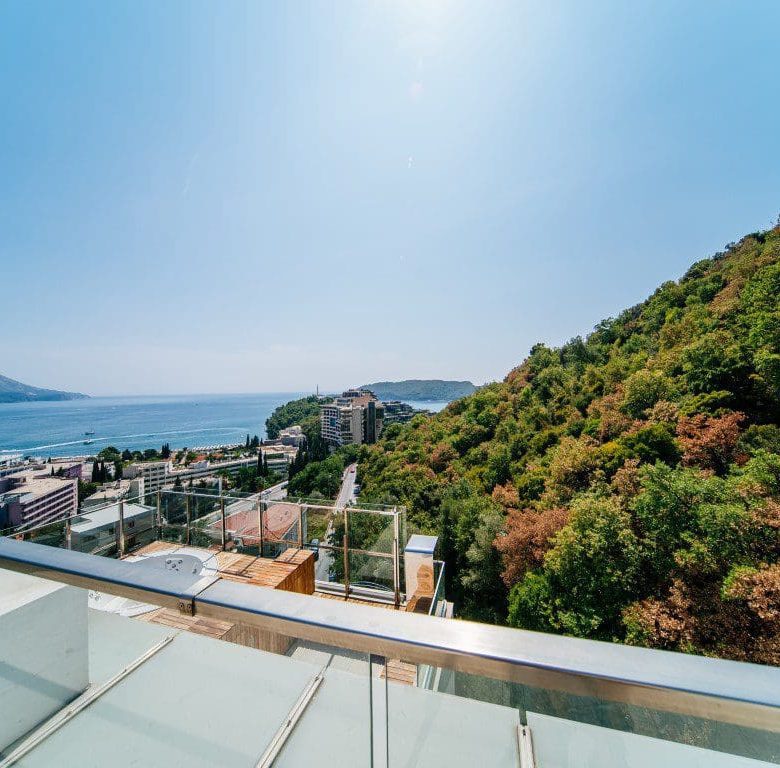 Zwei zum Verkauf stehende Apartments in Budva — Montenegro