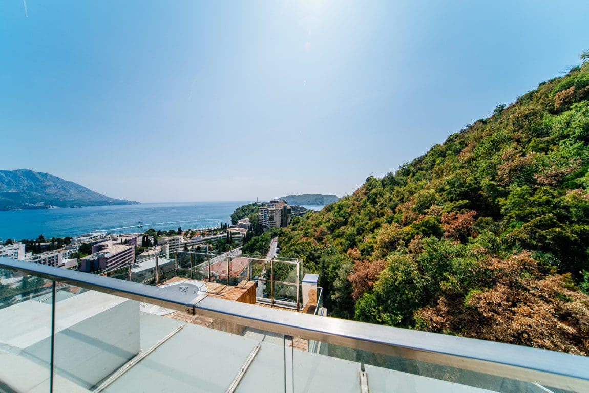 Zwei zum Verkauf stehende Apartments in Budva — Montenegro