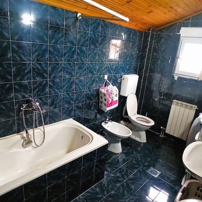 Das Haus zum Verkauf in Podgorica — Montenegro